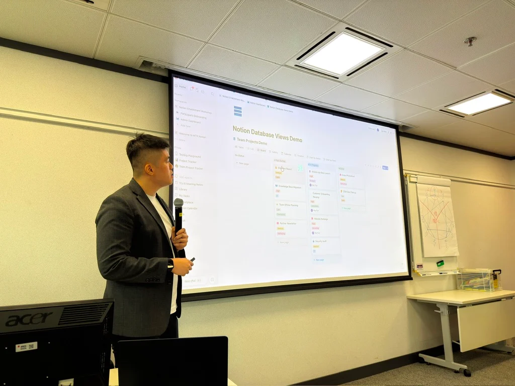 Roy 在企業培訓中示範 Notion database views