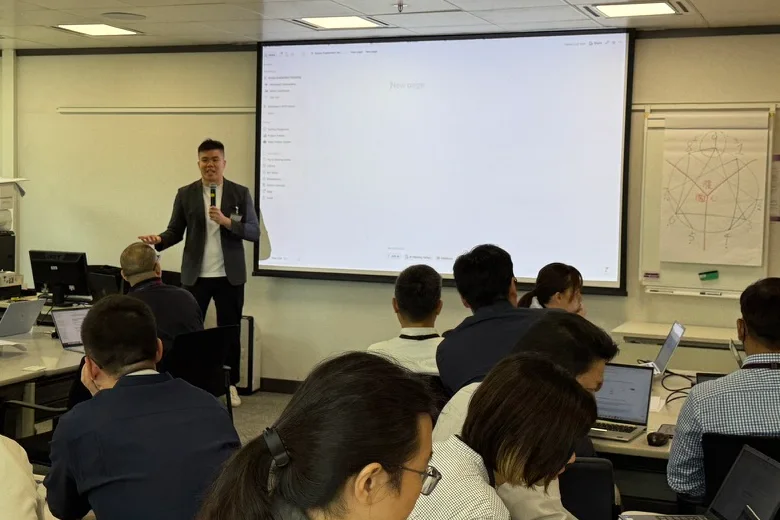 Roy leading a corporate Notion training workshop